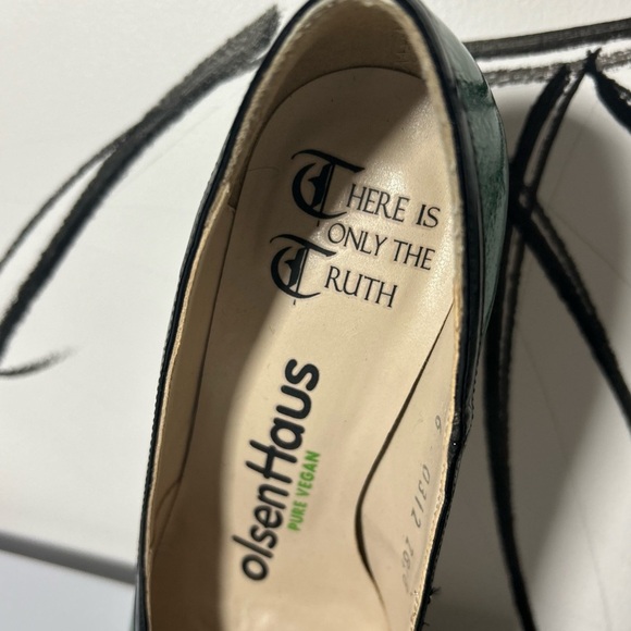 olsenHaus Green with Black Vegan Pumps with Round Pointed Toe Size 6 - Picture 3 of 8